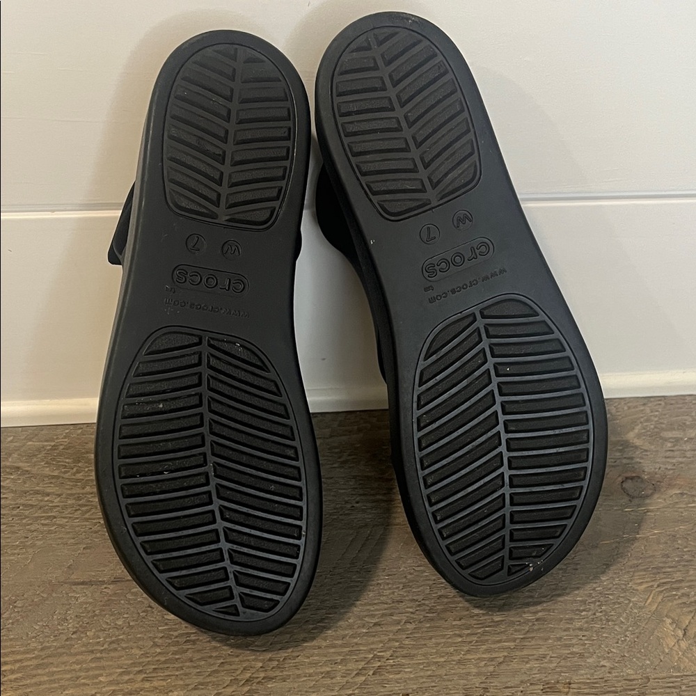 Crocs Brooklyn Low Wedge Black - Size 7 - Picture 7 of 7